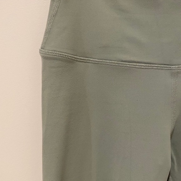 Alo Yoga Dash Leggings - Picture 6 of 6